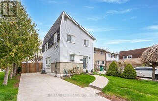 9 Hawkins Ct in Brampton, ON - Building Photo
