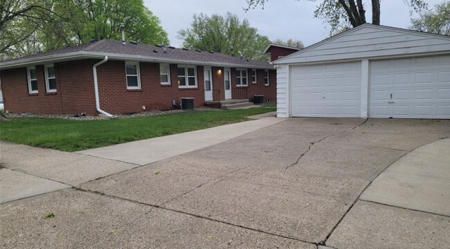 3314 68th St in Urbandale, IA - Building Photo - Building Photo