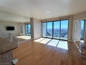 322 Karen Ave in Las Vegas, NV - Building Photo - Building Photo