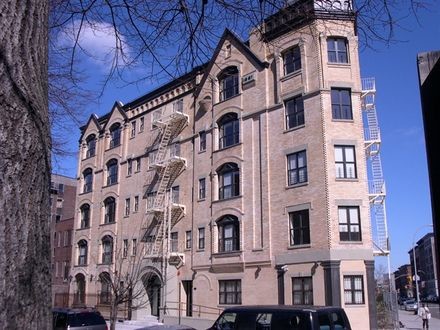 211 West 117th Street in New York, NY - Foto de edificio - Building Photo