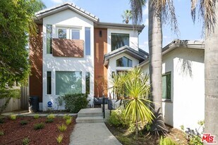 10453 Holman Ave in Los Angeles, CA - Building Photo