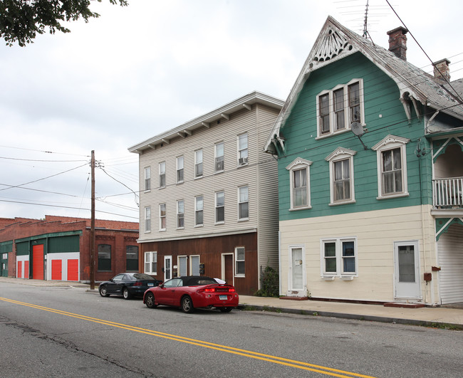 365-371 Central Ave in Norwich, CT - Building Photo - Building Photo