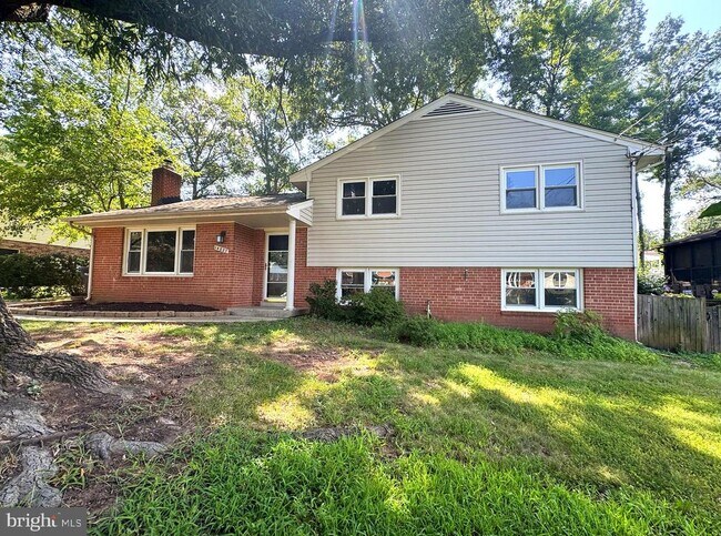 14827 Wood Home Rd in Centreville, VA - Building Photo - Building Photo