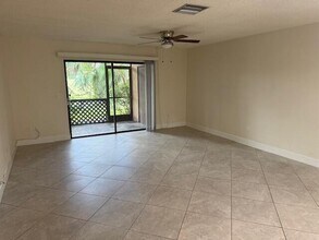1303 Lakeview Dr E, Unit E in Royal Palm Beach, FL - Building Photo - Building Photo
