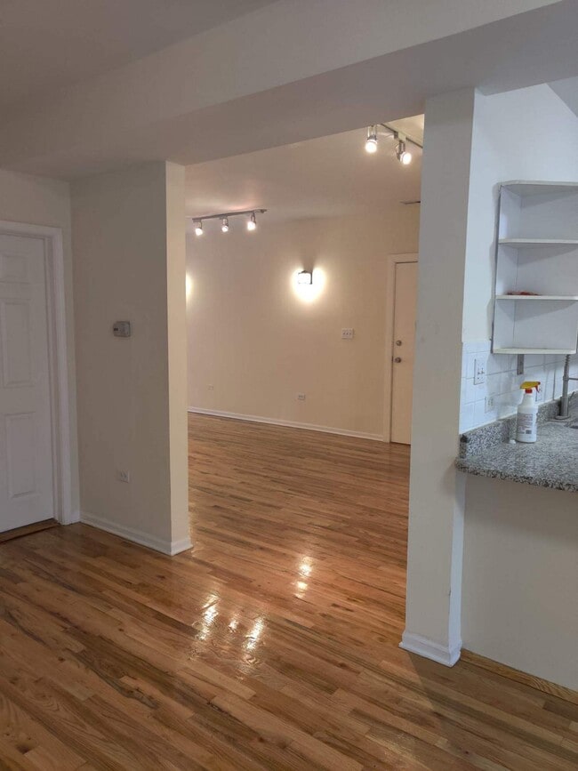 5740 S King Dr, Unit 1d in Chicago, IL - Foto de edificio - Building Photo
