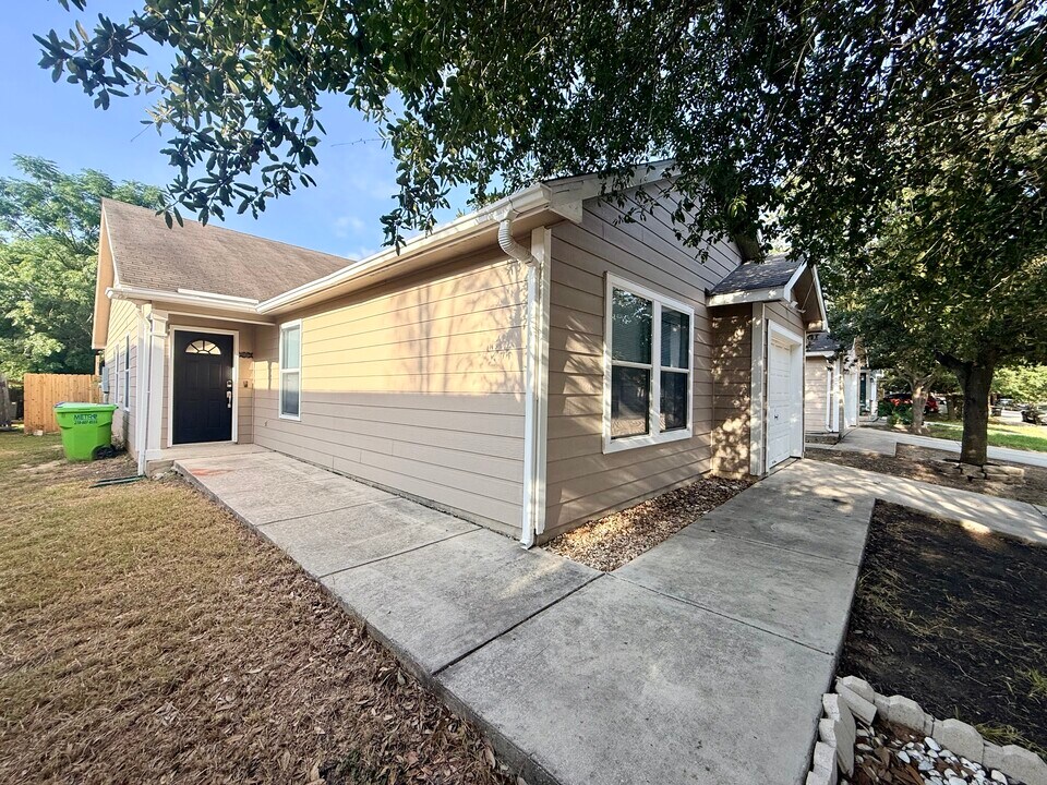 9922 Kent Forest in San Antonio, TX - Building Photo