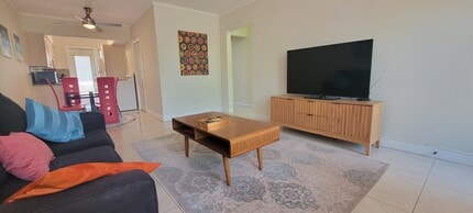 American Gardens Condominiums in Miami Beach, FL - Building Photo - Building Photo