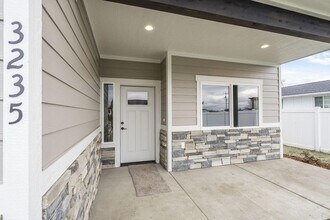 3235 W Giovanni Ln in Hayden, ID - Building Photo - Building Photo