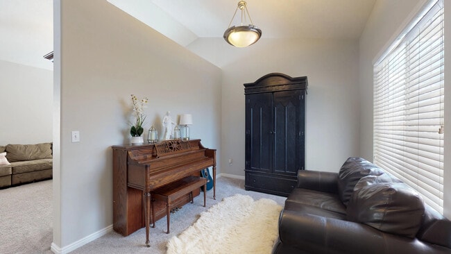 4058 Valderrama in Cedar Hills, UT - Foto de edificio - Building Photo