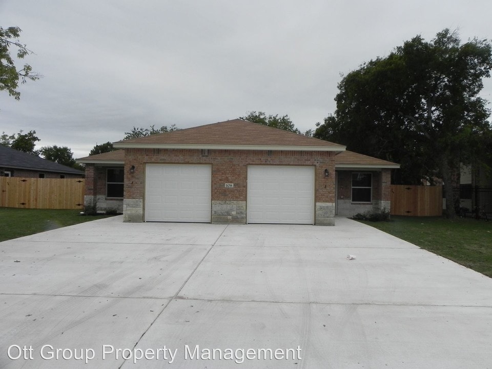 108 E Truman Ave-Unit -Unit B in Copperas Cove, TX - Building Photo