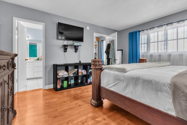 9720 Blandwood Rd in Downey, CA - Foto de edificio - Building Photo