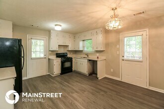 7548 Colonial Ct in Jonesboro, GA - Foto de edificio - Building Photo