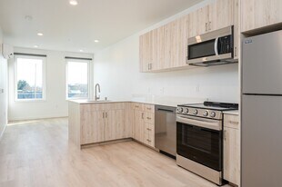 One Twenty Up in Vancouver, WA - Building Photo