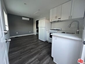 17805 Lanark St in Los Angeles, CA - Building Photo - Building Photo