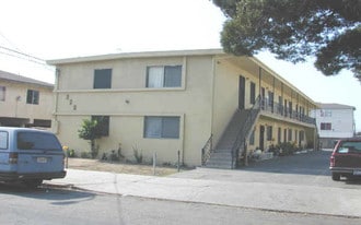 320 Ross Pl in Wilmington, CA - Building Photo