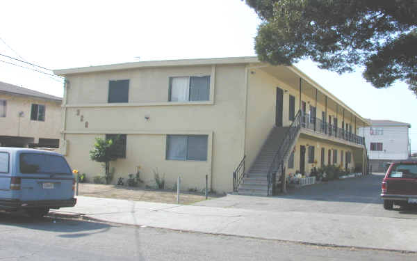 320 Ross Pl in Wilmington, CA - Building Photo