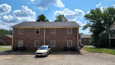 1509 Barrington Rd NW in Huntsville, AL - Foto de edificio - Building Photo