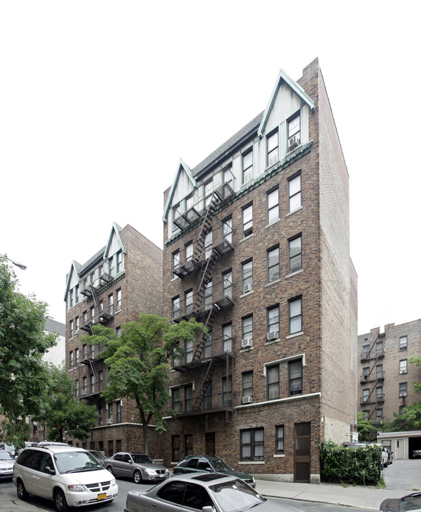 225 East 202nd Street in Bronx, NY - Building Photo