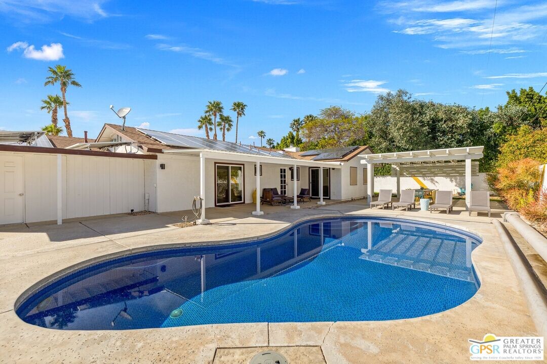 2290 N Volturno Rd in Palm Springs, CA - Building Photo