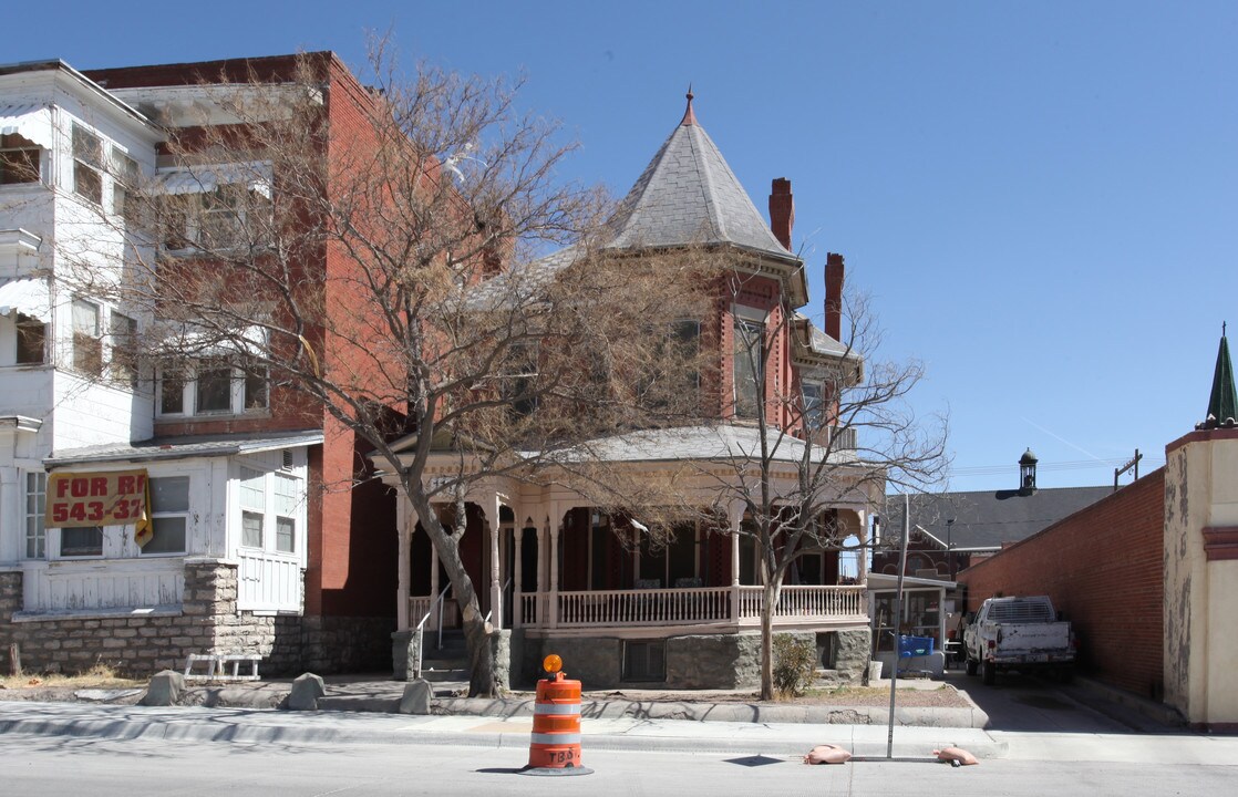 1112 N Oregon St in El Paso, TX - Building Photo