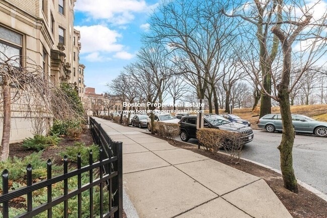 56 Charlesgate E, Unit 136 in Boston, MA - Building Photo - Building Photo