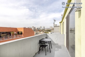 10473 Santa Monica Blvd in Los Angeles, CA - Building Photo - Building Photo