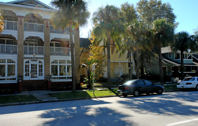 444 4th Ave S in St. Petersburg, FL - Foto de edificio - Building Photo