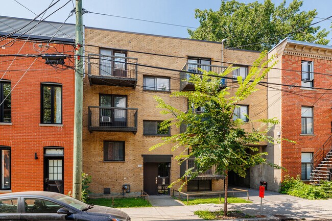 160 Bourget Rue in Montréal, QC - Building Photo - Building Photo