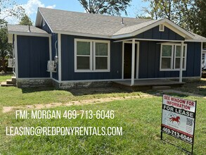 399 Blackbourn St in Hawkins, TX - Foto de edificio - Building Photo