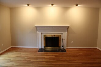6610 Midhill Pl in Falls Church, VA - Building Photo - Building Photo