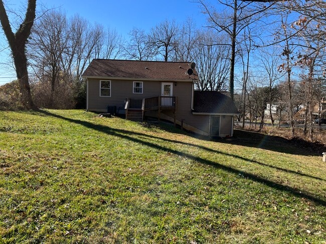 1503 Grissom Ln in Blacksburg, VA - Foto de edificio - Building Photo