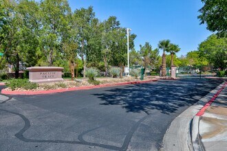 135 Pebble Ridge Rd in Henderson, NV - Building Photo - Building Photo