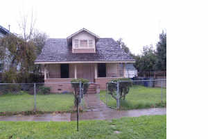 155-161 19th St in Merced, CA - Foto de edificio - Building Photo