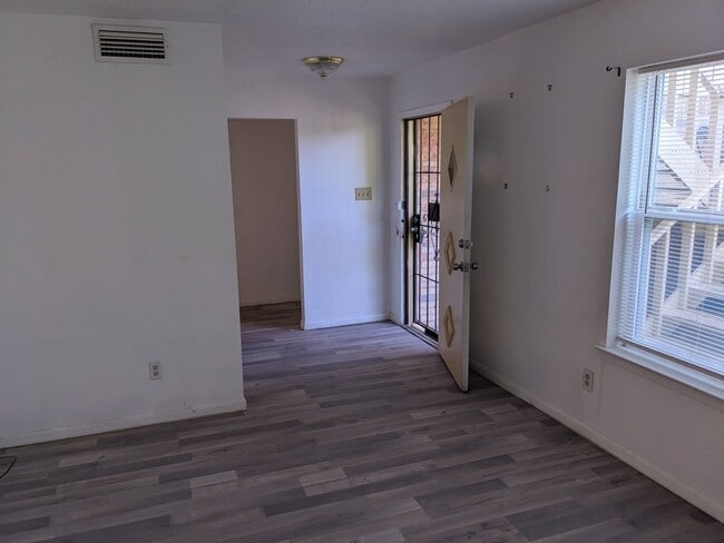 2605 N Ayers Ave, Unit Downstairs in Fort Worth, TX - Building Photo - Building Photo