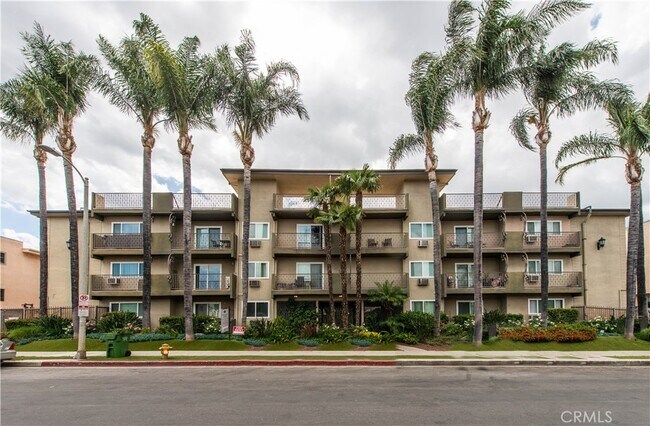 property at 5415 Newcastle Ave