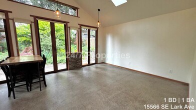 15566 SE Lark Ave in Milwaukie, OR - Building Photo - Building Photo