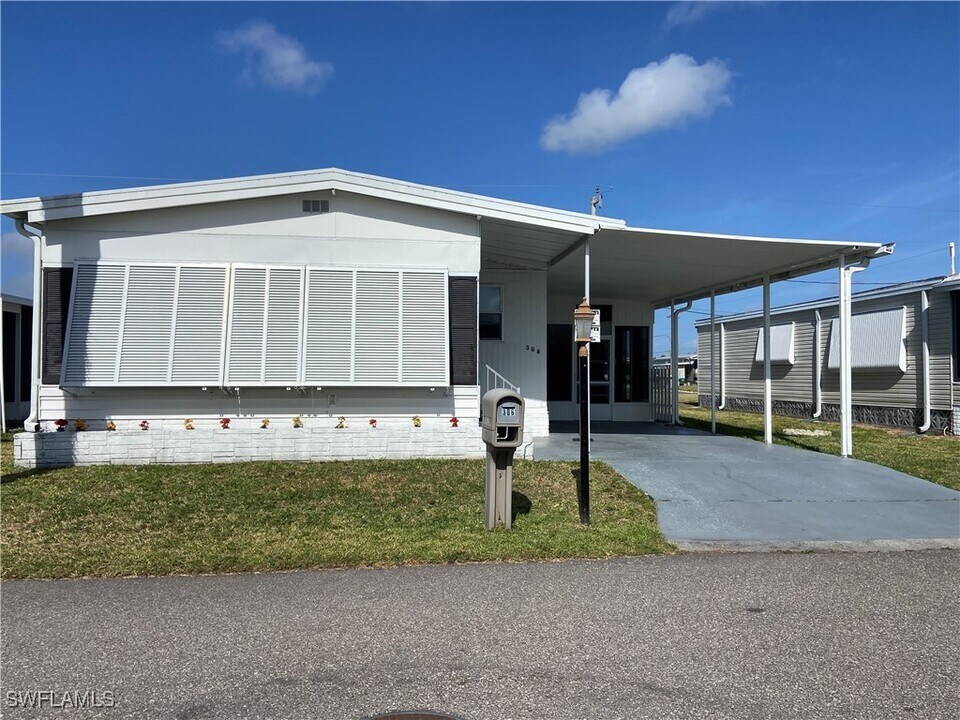 14715 Patrick Henry Rd in North Fort Myers, FL - Building Photo