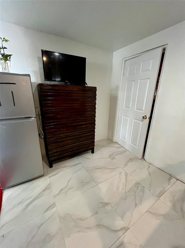 748 W Dayton Cir in Fort Lauderdale, FL - Building Photo - Building Photo