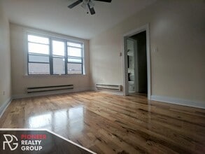 814 W Diversey Pky, Unit 4 in Chicago, IL - Foto de edificio - Building Photo
