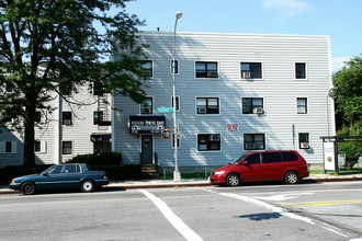 7224 Kissena Blvd in Flushing, NY - Building Photo - Building Photo