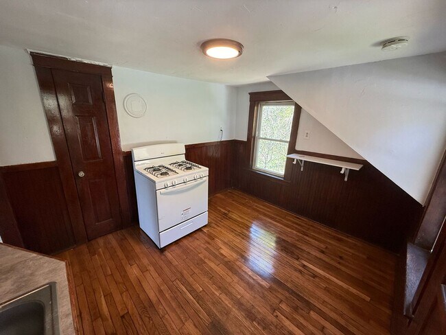 165 Pleasant St-Unit -2 in Southbridge, MA - Building Photo - Building Photo