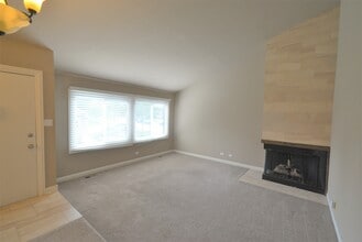 183 Cascade Dr in Indian Head Park, IL - Building Photo - Building Photo
