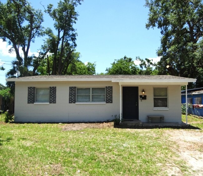 property at 815 E Broad St