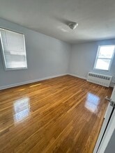 471 Merrick Rd in Rockville Centre, NY - Building Photo - Building Photo