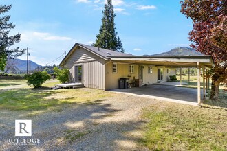 10345 OR-238 in Jacksonville, OR - Building Photo - Building Photo