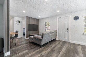 4102 N Hubert Ave in Tampa, FL - Building Photo - Building Photo