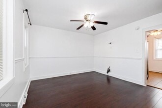 206 Paris Ave in Brooklawn, NJ - Foto de edificio - Building Photo