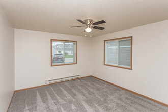 The Summers at Osgood Apartments in Fargo, ND - Foto de edificio - Interior Photo