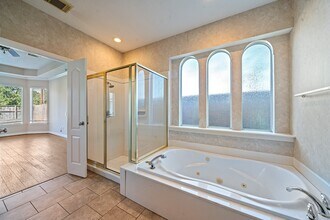 9306 Lochflora Dr in Spring, TX - Building Photo - Building Photo