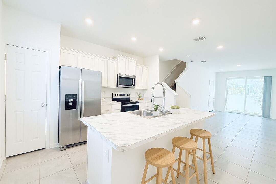 8334 Zenith Cir in Jacksonville, FL - Building Photo